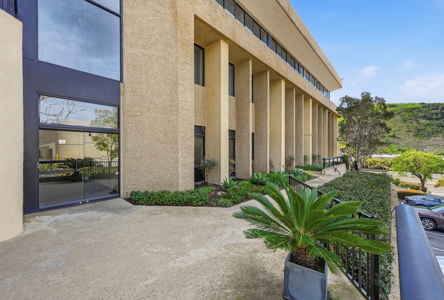 More Photos Of 10505 Sorrento Valley Rd, San Diego Office For Sale