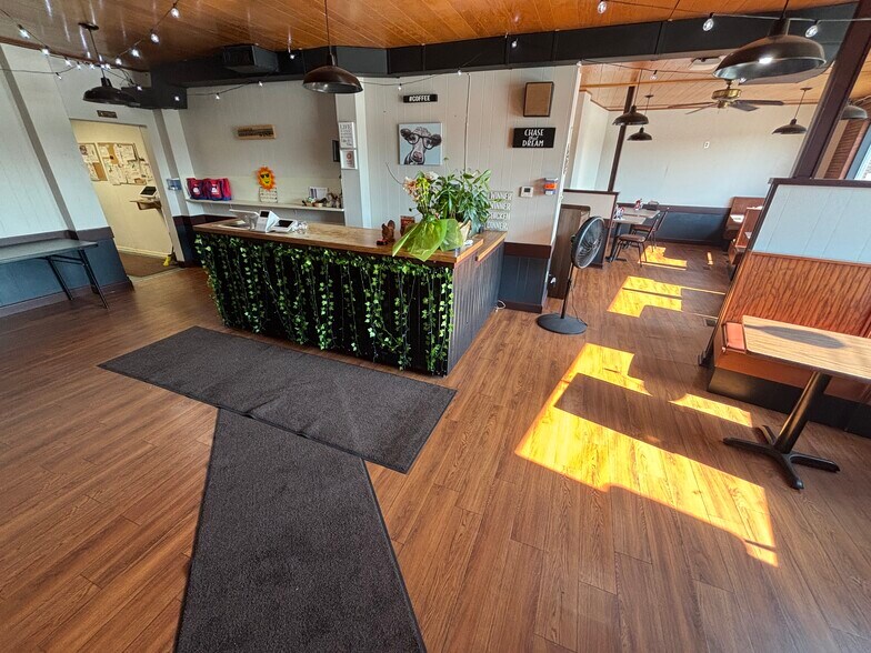 More Photos Of 180 Wooster Rd N, Barberton Restaurant For Sale