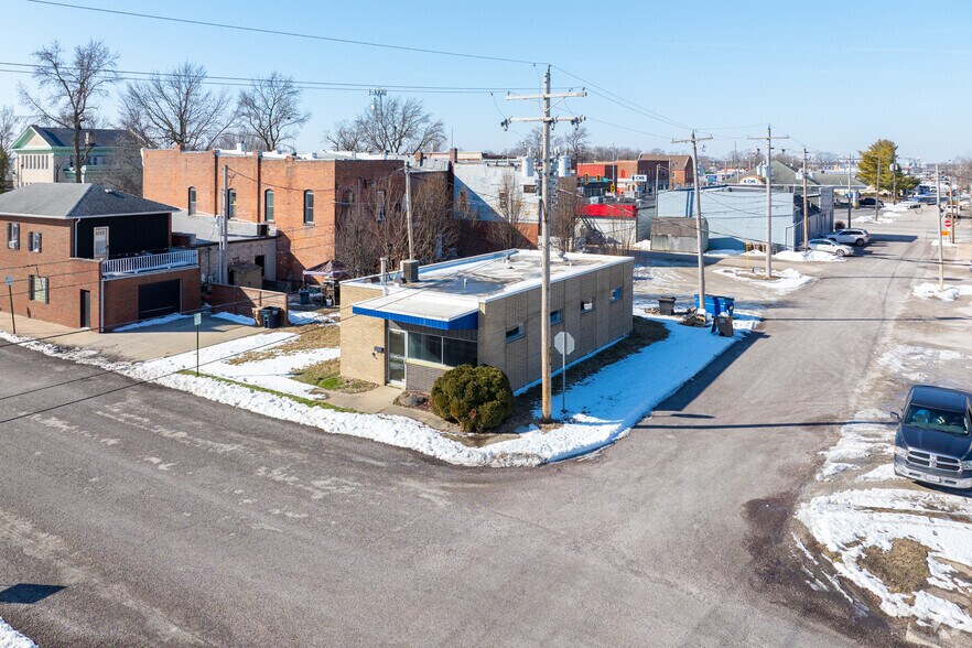 More Photos Of 515 N Monroe St, Litchfield Medical For Sale