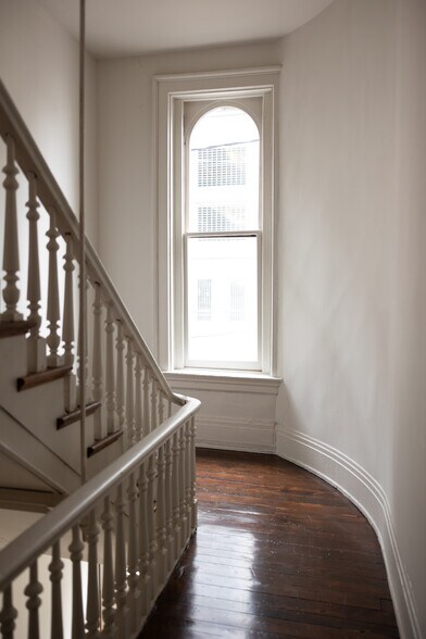 More Photos Of 401-403 Scott Blvd, Covington Storefront Retail Residential For Lease