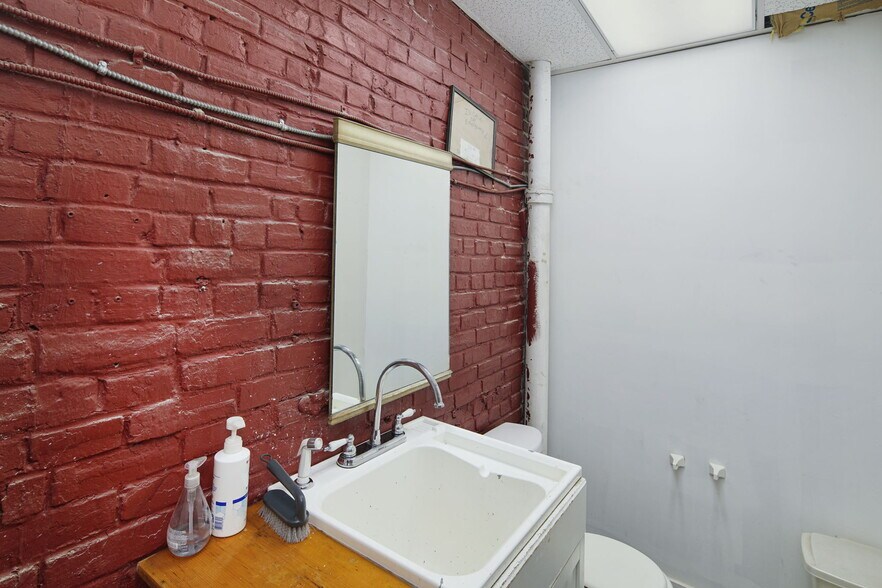 More Photos Of 2969 Salmon, Philadelphia Office For Sale