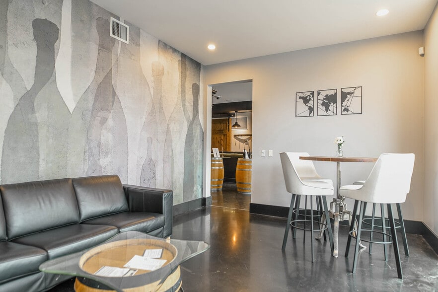 More Photos Of 19288 22nd Ave, Surrey Warehouse For Lease