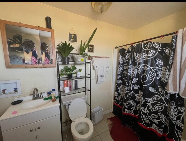 More Photos Of 9389 N Loop Blvd, California City Multifamily For Sale