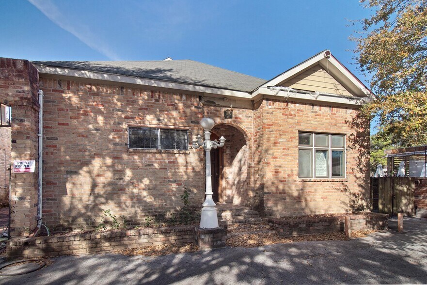 More Photos Of 1333-1335 Yale St, Houston General Retail For Sale
