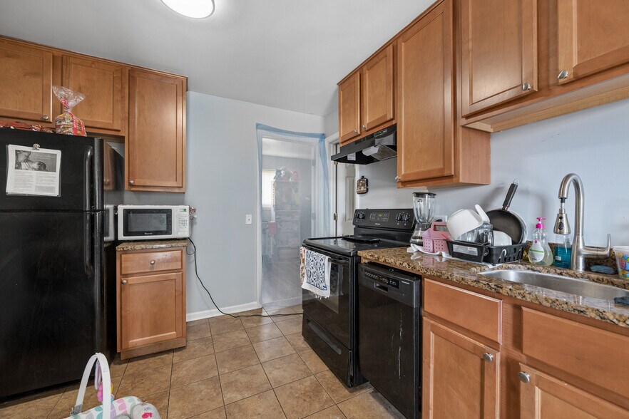 More Photos Of 3001 Prairie St, Franklin Park Apartments For Sale