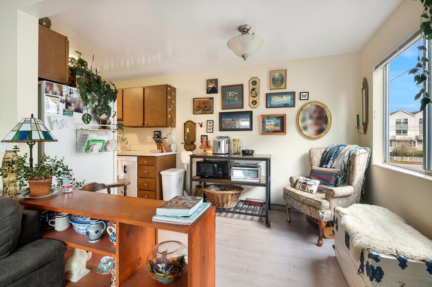 More Photos Of 11521 Greenwood Ave N, Seattle Apartments For Sale