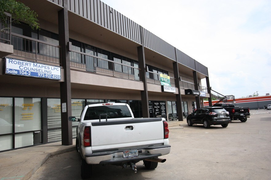 More Photos Of 1014 Ferris Ave, Waxahachie Freestanding For Lease