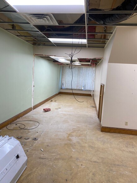 More Photos Of 110 W Walnut St, Kokomo Office For Lease