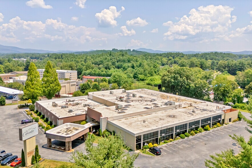 More Photos Of 201 Sugarloaf Rd, Hendersonville Hotel For Sale