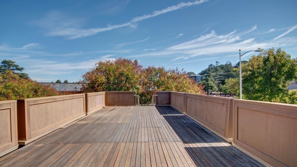 More Photos Of 915 Diablo Ave, Novato Office For Sale