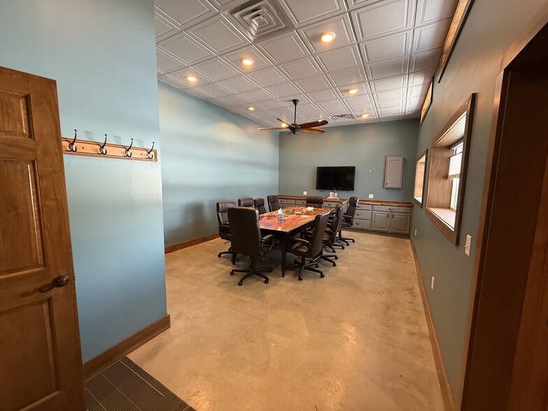 More Photos Of 805 Atlantic Ave, Franklin Light Manufacturing For Sale