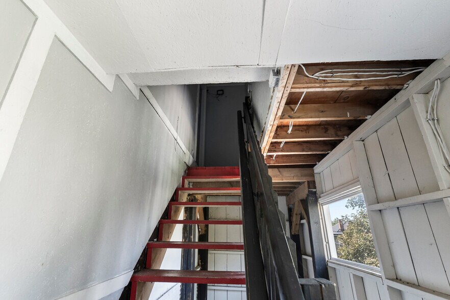 More Photos Of 541 Aylmer St N, Peterborough Apartments For Sale