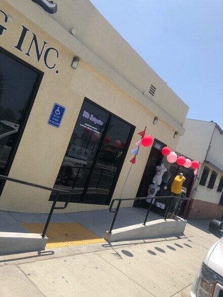 More Photos Of 5268-5276 Atlantic Blvd, Maywood Showroom For Sale
