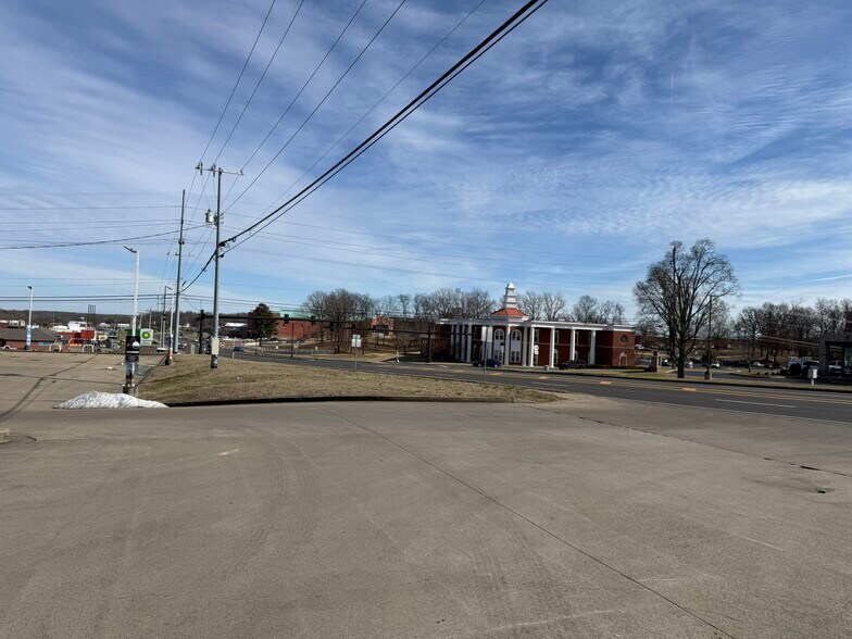 More Photos Of 1604 State Route 121 N, Murray Warehouse For Sale