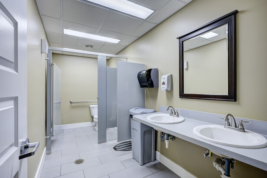 More Photos Of 628 E Parent Ave, Royal Oak Office Residential For Lease