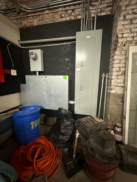 More Photos Of 1314-1316 S Howard St, Philadelphia Manufacturing For Sale