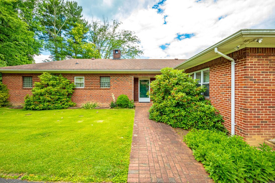 More Photos Of 131 Copenhaver St, Marion Shelter For Sale