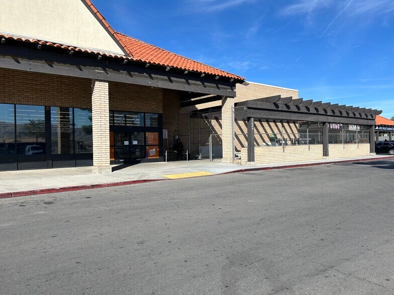 More Photos Of 21510-21660 Bear Valley Rd, Apple Valley Storefront For Lease