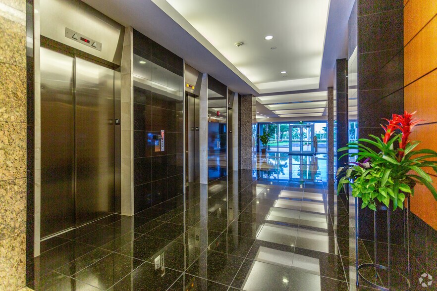 More Photos Of 9725 NW 117th Ave, Medley Unknown For Lease