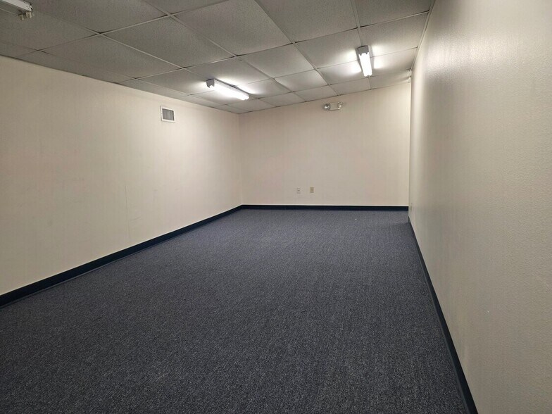 More Photos Of 912 15th St, Huntsville Office For Lease