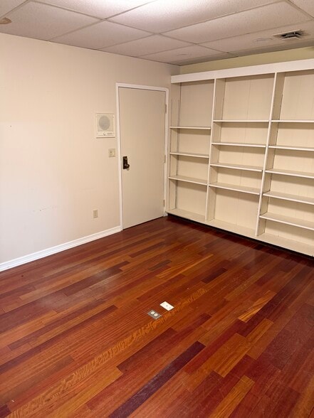 More Photos Of 3715 Main St, Bridgeport Medical For Sale