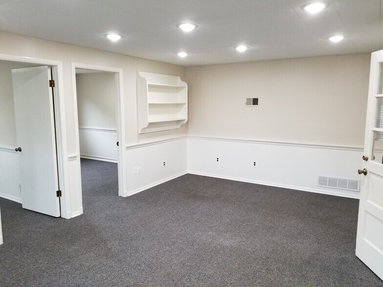 More Photos Of 7311 Highland St, Springfield Warehouse For Lease