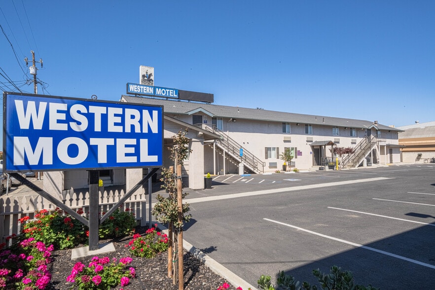 Primary Photo Of 6 S Wood St, Salinas Hotel For Sale