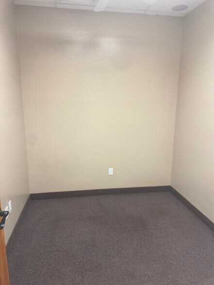 More Photos Of 116 N Lindsay Rd, Mesa Unknown For Lease