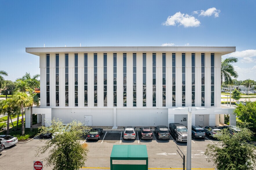 More Photos Of 4099 Tamiami Trl N, Naples Office For Lease