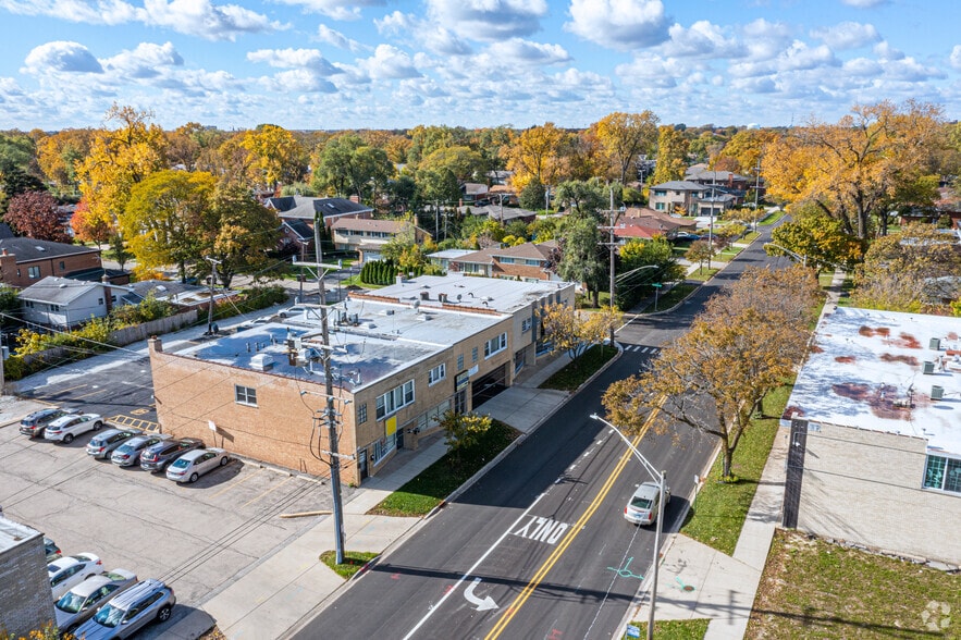 More Photos Of 4013-4017 Church St, Skokie Storefront Retail Residential For Lease