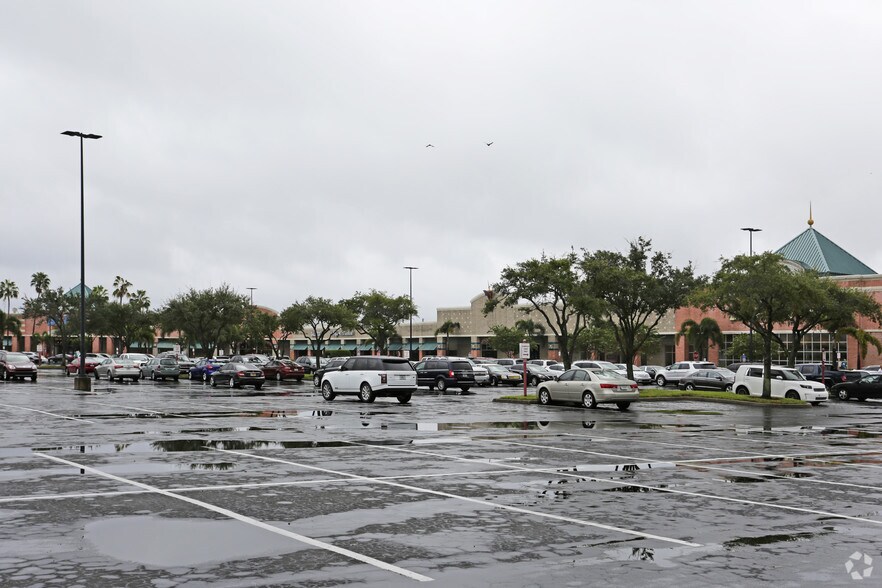 More Photos Of 2301 Del Prado Blvd S, Cape Coral General Retail For Lease