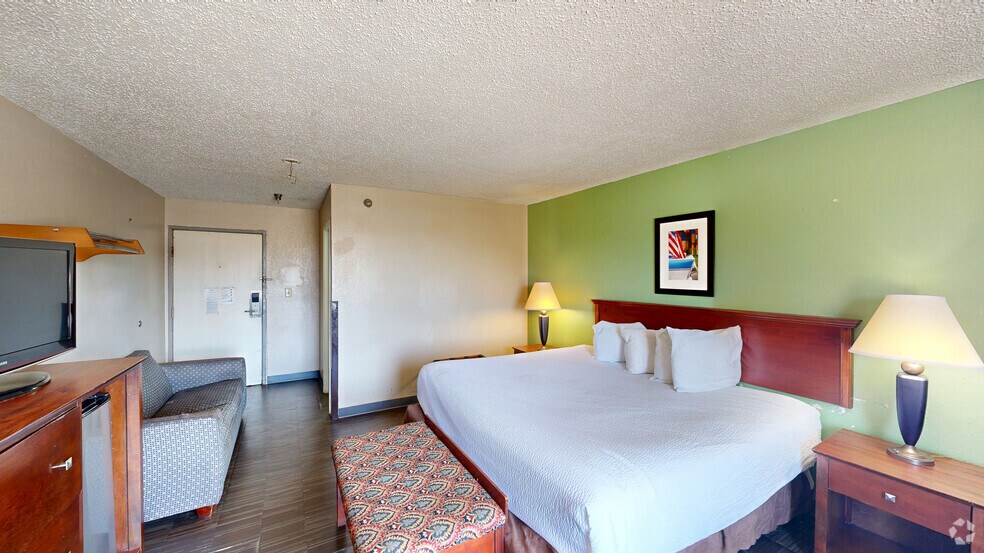 More Photos Of 2224 NE Evangeline Trwy, Lafayette Hotel For Sale