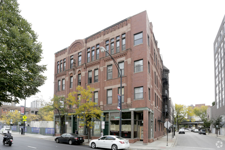 Primary Photo Of 315-319 W North Ave, Chicago Storefront Retail Residential For Lease