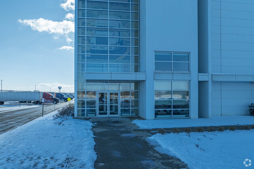 More Photos Of 29700 S Graaskamp Blvd, Wilmington Distribution For Lease