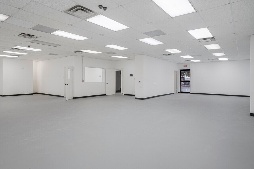 More Photos Of 8610 Botts Ln, San Antonio Freestanding For Lease