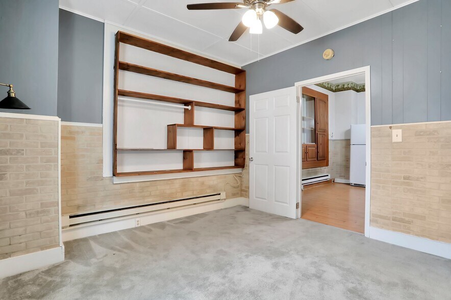 More Photos Of 9604 S Congress St, New Market Office For Sale