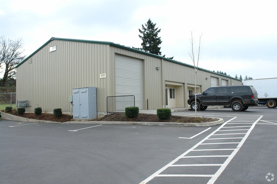 More Photos Of 35900 Industrial Way, Sandy Flex For Lease