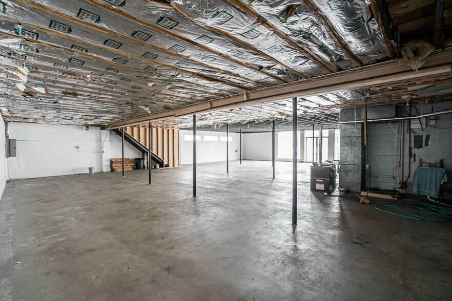 More Photos Of 2324 Vermillion St, Hastings Freestanding For Lease