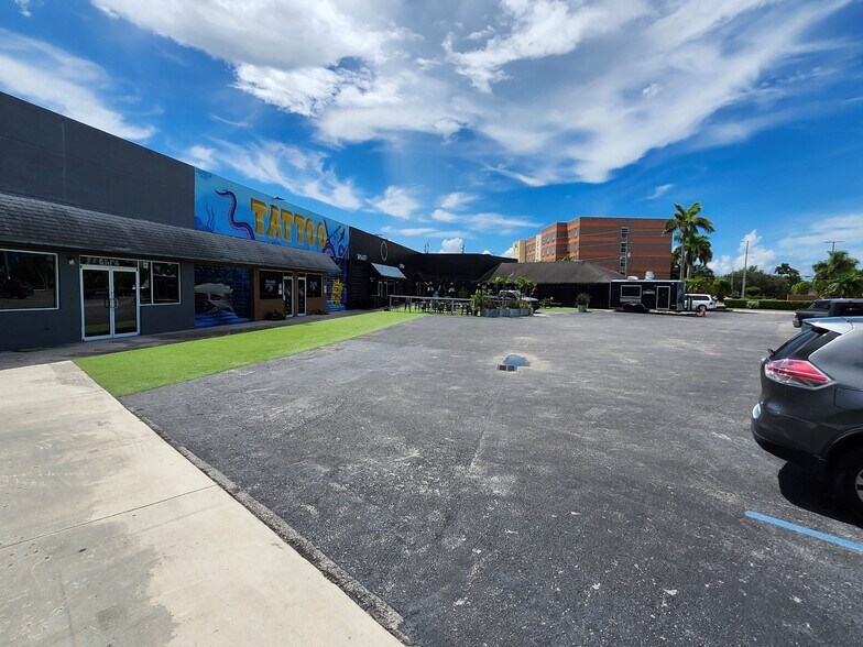 More Photos Of 10 NE 3rd St, Homestead Warehouse For Lease