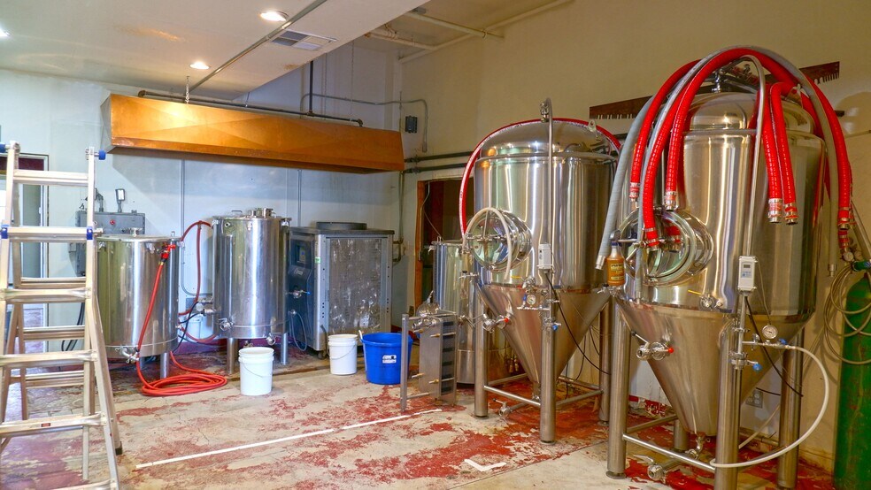 More Photos Of 9000 Windsor Rd, Windsor General Retail For Sale