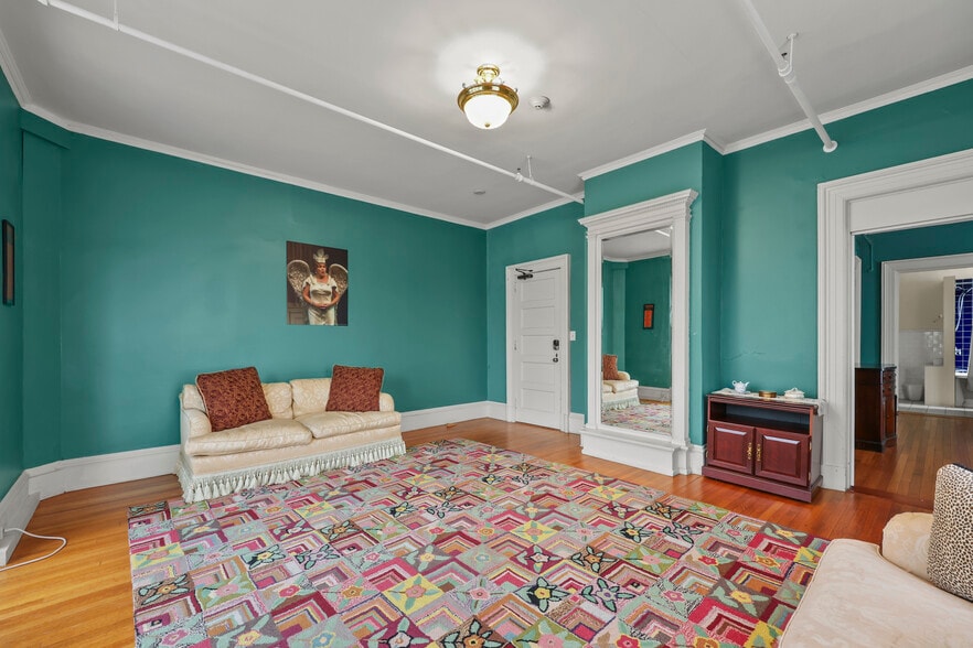 More Photos Of 74 Wendell Ave, Pittsfield Hotel For Sale