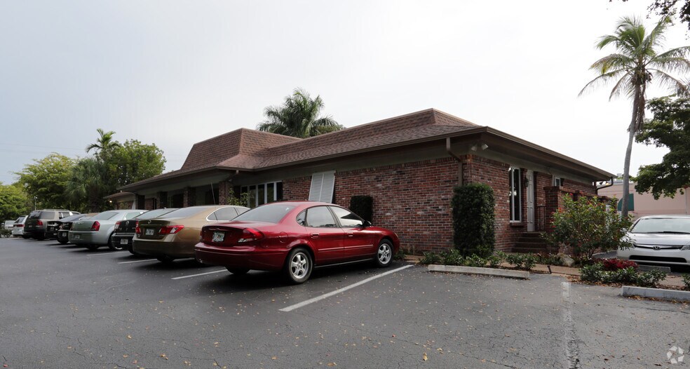 More Photos Of 775 1st Ave N, Naples Medical For Sale