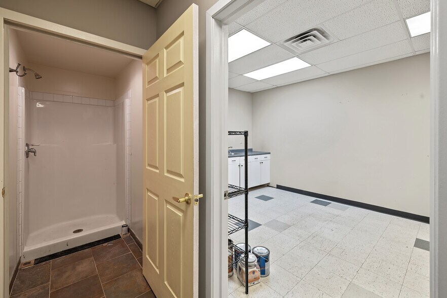 More Photos Of 47 Maple Ave, Flemington Light Manufacturing For Lease