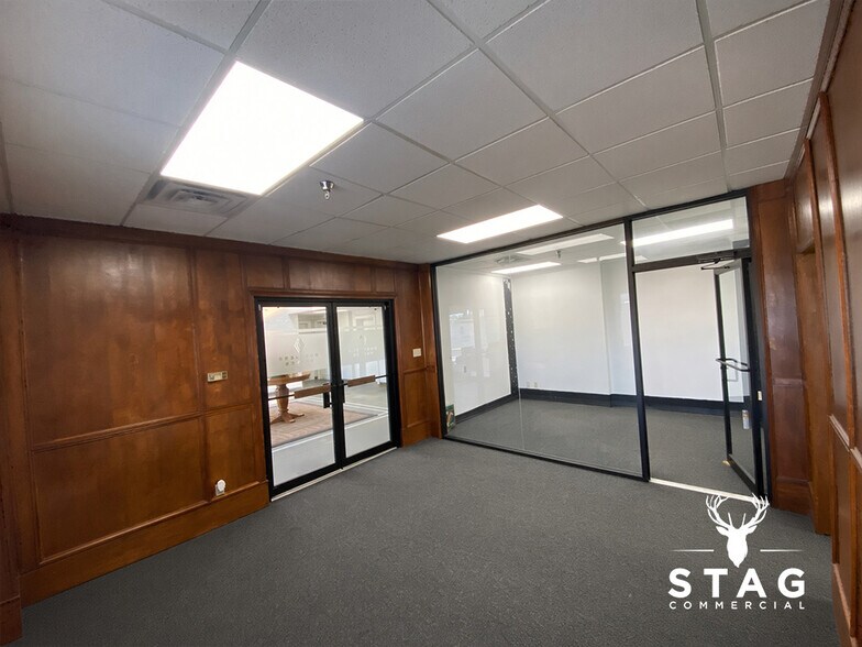 More Photos Of 3901 Airport Fwy, Bedford Office For Lease