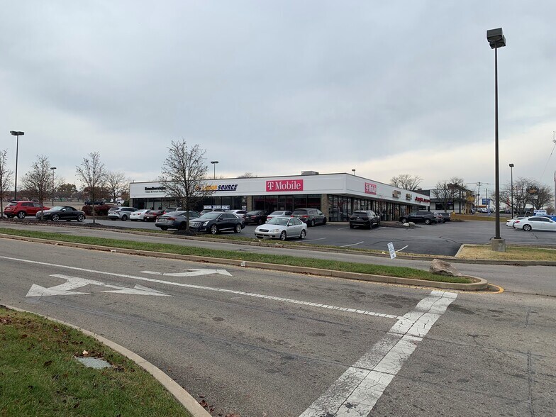 More Photos Of 125-139 E Kemper Rd, Cincinnati Storefront For Lease