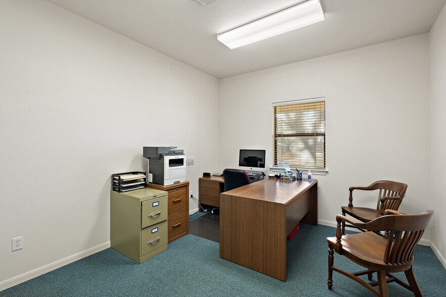 More Photos Of 409 Mallard Ln, Taylor Office Residential For Lease