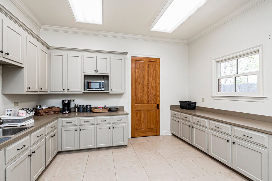 More Photos Of 4603 Bluebonnet Blvd, Baton Rouge Office For Sale