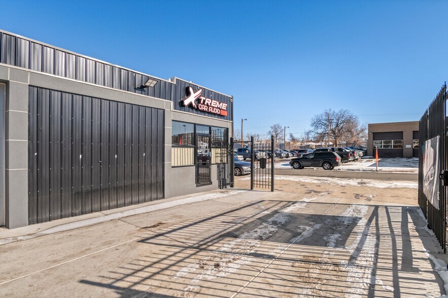 More Photos Of 1535 Chester St, Aurora Auto Repair For Sale