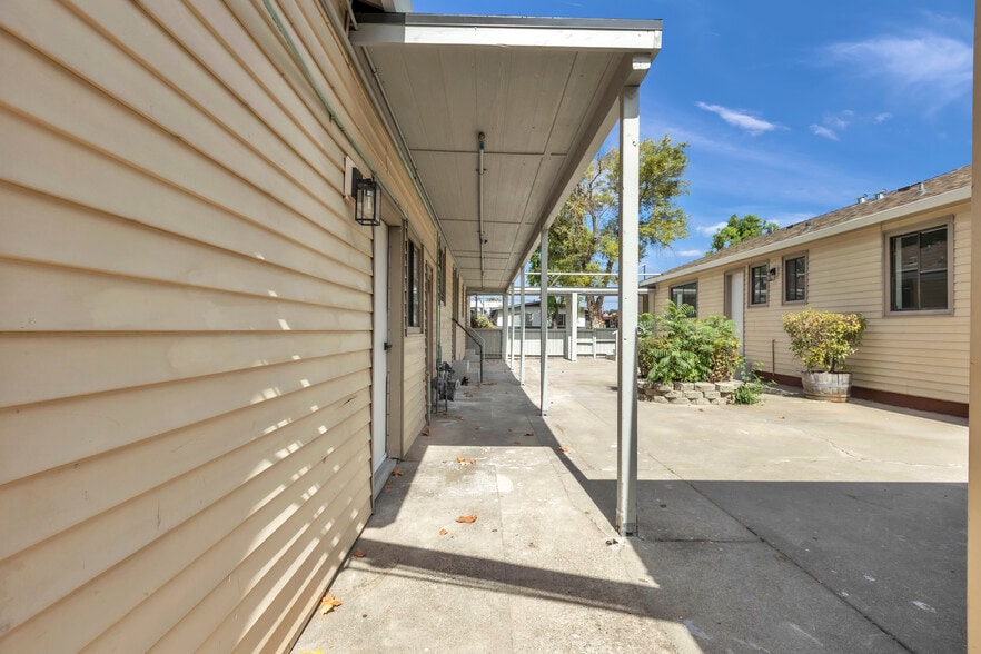 More Photos Of 1006 Lochbrae Rd, Sacramento Assisted Living For Sale