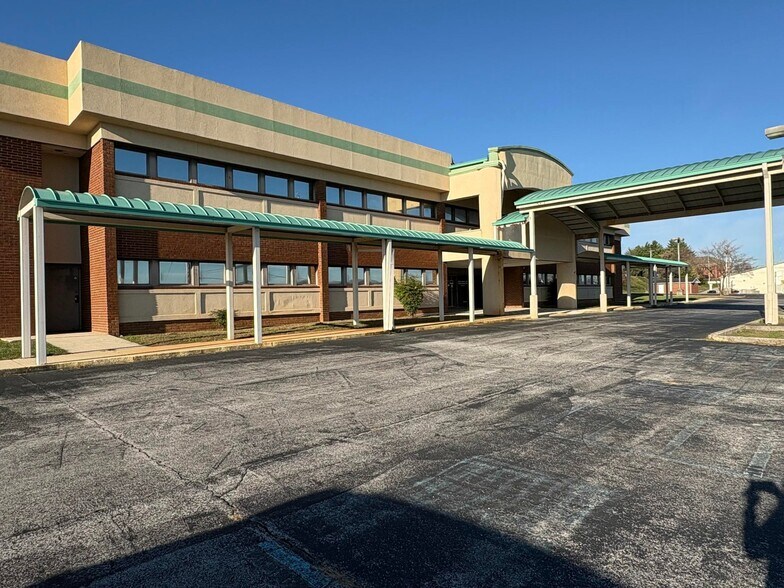 More Photos Of 340 Bogle St, Somerset Medical For Sale